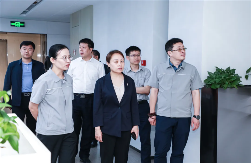 2023年5月15日，河北建材职业技术学院党委书记张明莉一行到创世大发北京集团进行校企合作交流。